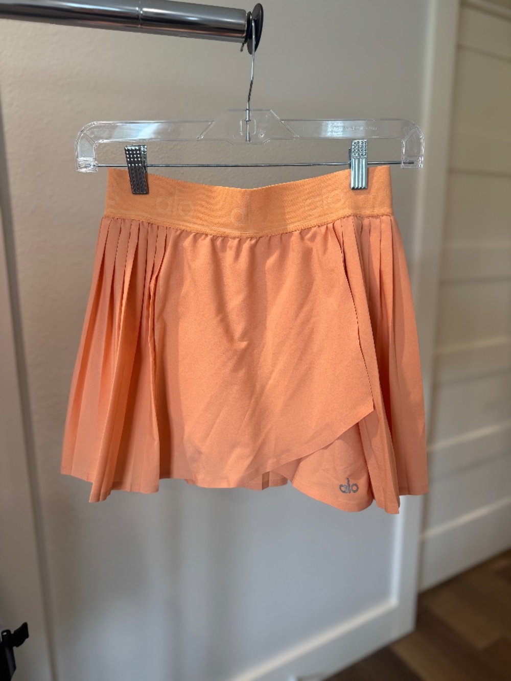 ALO Aces Tennis Skirt (XS) – Cantaloupe – Like New